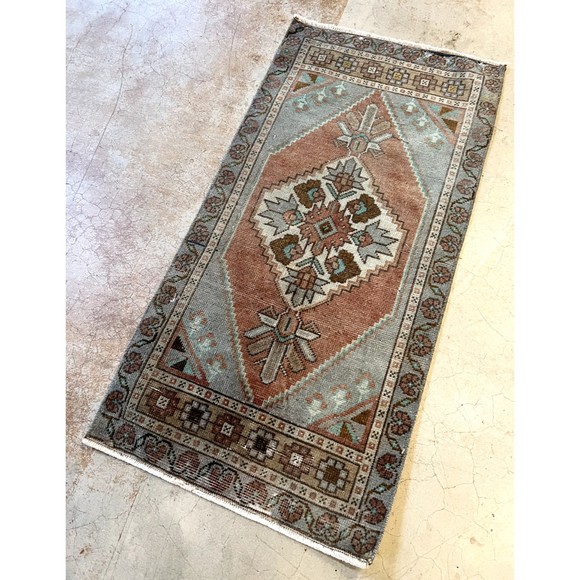 Vintage Turkish Anatolian 100% Wool Handwoven 1'9 x 3'7 feet Carpet Prayer Rug - Picture 1 of 3